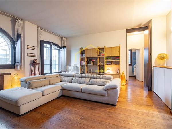 VILLAMAGGIORE - ELEGANTE APPARTAMENTO DI 4 LOCALI E GIARDINO