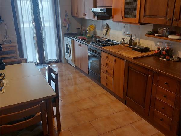 VENDITA TRE LOCALI AMPIA METRATURA A PIEVE EMANUELE