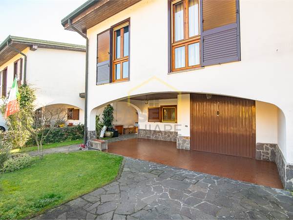 VILLA BIFAMILIARE A CASARILE