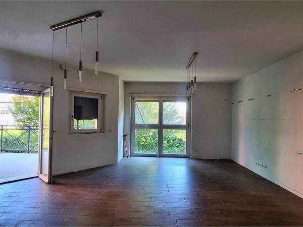BELLISSIMO TRILOCALE DI 120 MQ CON DOPPI SERVIZI, AMPIO TERRAZZO e BOX  BINASCO - In contesto tranqu