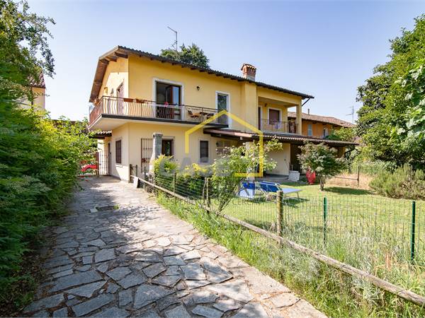 CASA SEMI INDIPENDENTE CON GIARDINO E BOX