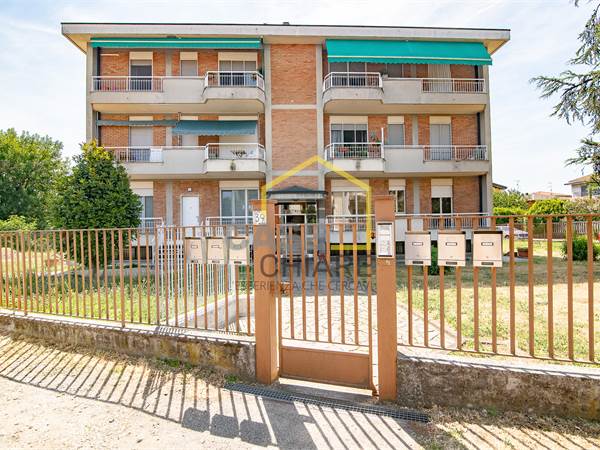 TRILOCALE A BINASCO CON AMPIO GIARDINO BOX E CANTINA